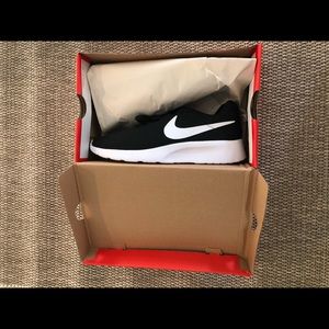 Men’s Nike Tanjun - Size 9.5